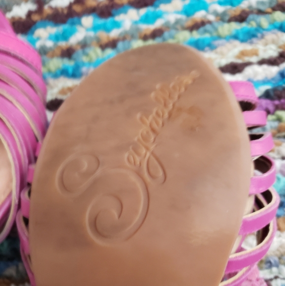 HOT PINK STRAPPY HEELS - Picture 4 of 4